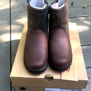 Boys Uggs Bayson boots size 4 New in Box
